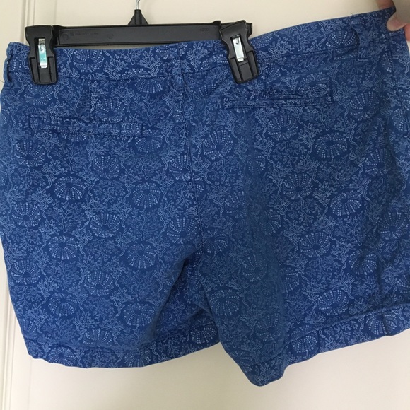 Old Navy size 10 blue ocean-patterned shorts - Picture 2 of 4